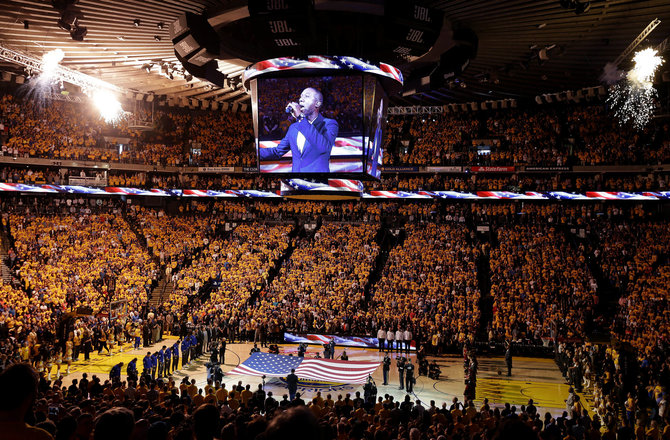 „Scanpix“/AP nuotr./JAV himnas skamba prieš kiekvienas NBA rungtynes