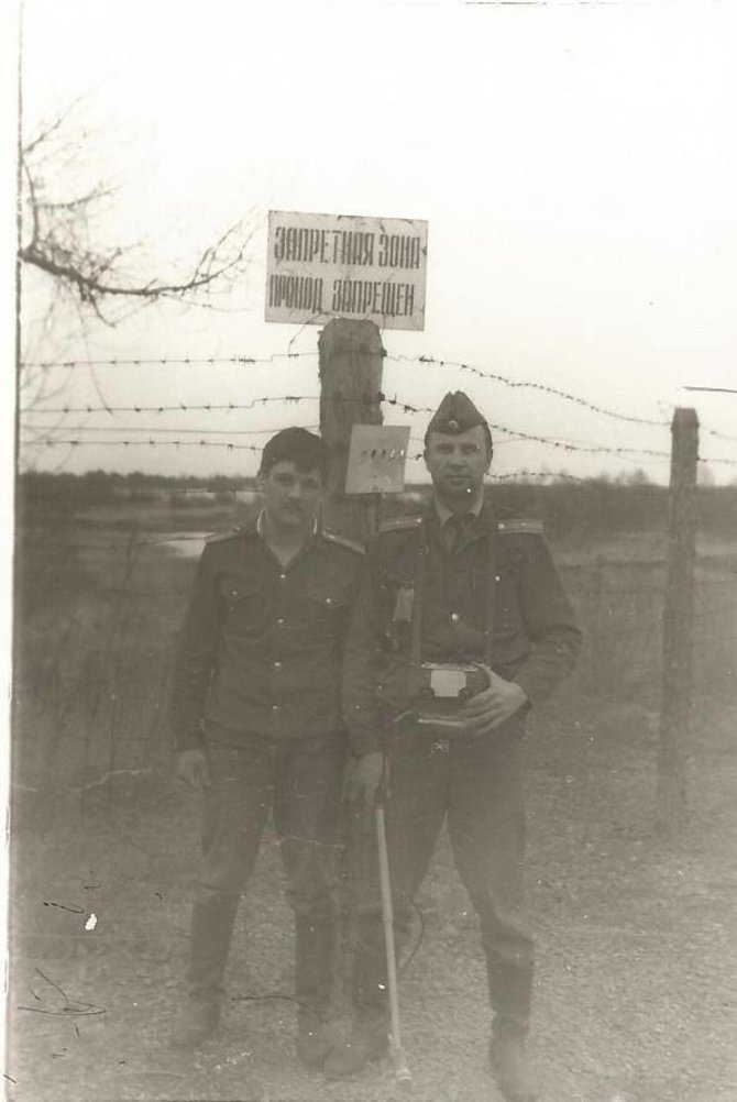 A.Zarovskio asmeninio archyvo nuotr./A.Zarovskis (dešinėje) tarnyboje