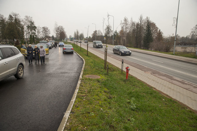 Roko Lukoševičiaus / 15min nuotr./Naujai asfaltuota gatvė prie Trakų kapinių