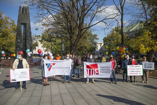 Roko Lukoševičiaus / 15min nuotr./Protesto akcija „Mūsų pasirinkimas – orus darbas, o ne moderni vergovė!“