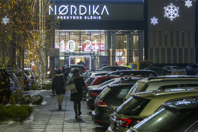 Roko Lukoševičiaus / 15min nuotr./„Ikea“ ir „Nordika“ prekybos centrų prieigos sugriežtinto karantino išvakarėse