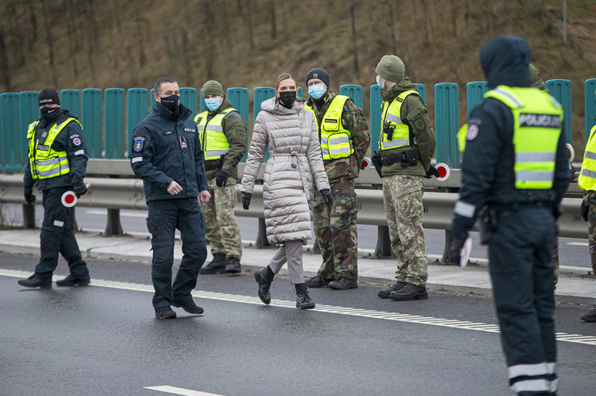 Roko Lukoševičiaus / 15min nuotr./Agnės Bilotaitės ir Lietuvos policijos generalinio komisaro Renato Požėlos spaudos konferencija.