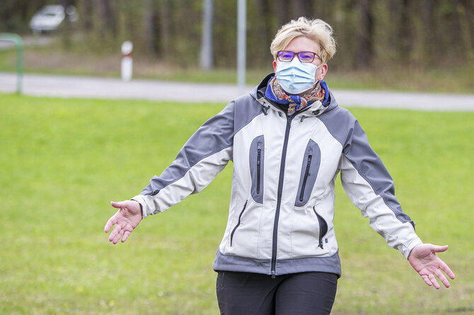 Roko Lukoševičiaus / 15min nuotr./Ingrida Šimonytė dalyvavo aplinkos tvarkymo akcijoje „Darom 2021“