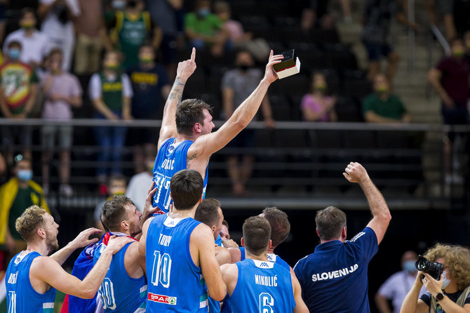 Roko Lukoševičiaus / 15min nuotr./Slovėnijos krepšinio rinktinės triumfo akimirkos