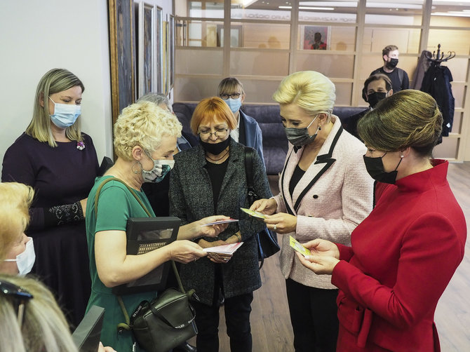Edmundo Paukštės/NVI nuotr./Pirmosios Lietuvos ir Lenkijos ponios skatina atkreipti dėmesį į krūties vėžį