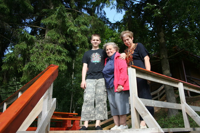 Asmeninio archyvo nuotr./Natalija 2010–aisiais – su marčia Egidija ir proanūkiu Mantu