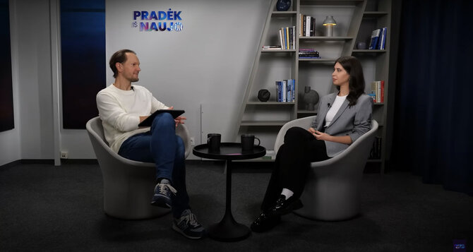 Kadras iš laidos „PIN“/Deimantė Rudžinskaitė su laidos „PIN“ vedėju Aurimu Mikalausku