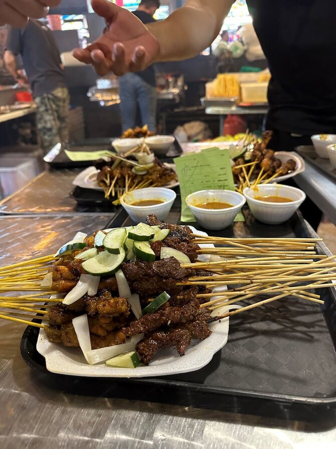 Asmeninio archyvo nuotr./Satay iešmeliai Singapūre