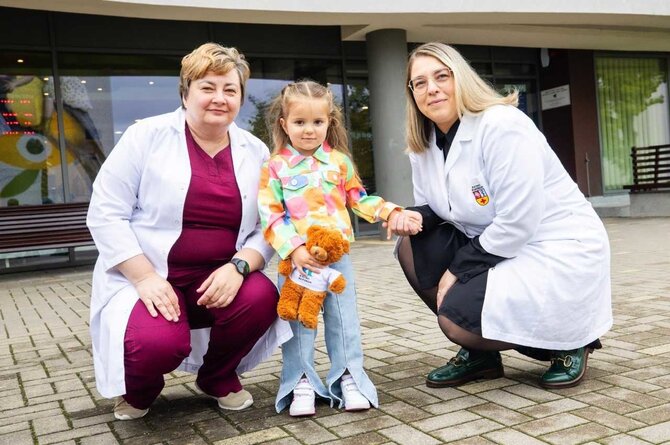 Kauno klinikų nuotr./Luknė su medikais