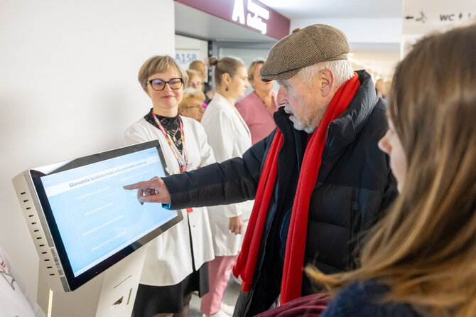 Sauliaus Žiūros nuotr./Atnaujinta Antakalnio poliklinikos registratūra