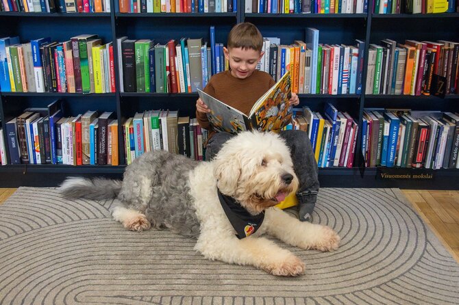 Kauno Vinco Kudirkos viešosios bibliotekos nuotr./Skaitymai su šunimis