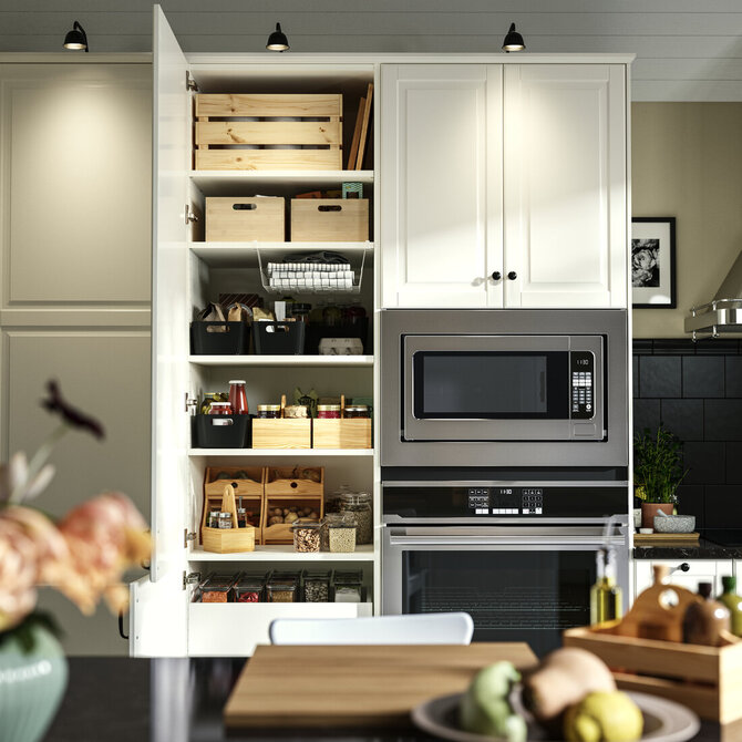 Ikea nuotr./Kaip ankštą virtuvę paversti erdvia?