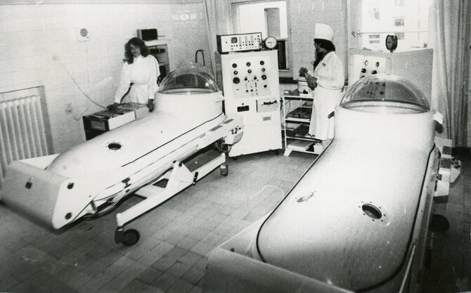 Intensyviosios terapijos klinikos archyvo nuotr./Pirmosios barokameros Kauno klinikose