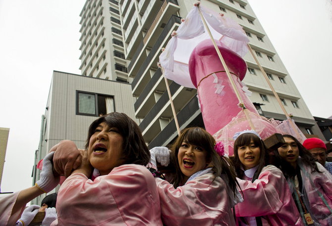 „Reuters“/„Scanpix“ nuotr./Erotikos festivalis Japonijoje
