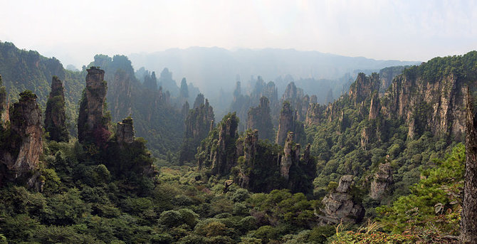 Severino Staldero nuotr./ Wikimedia.org /„Avataro“ parkas Kinijos Zhangjiajie Nacionaliniame miškų parke 