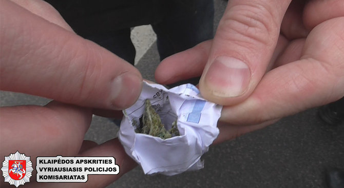 Policijos nuotr./Klaipėdoje susemta narkotikų platintojų gauja