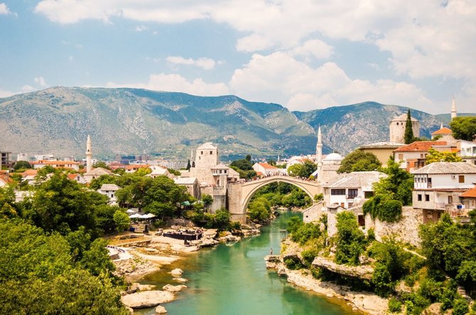 Shutterstock nuotr./Mostaro miesto ir Neretvos upės vaizdas, Bosnija ir Hercegovina