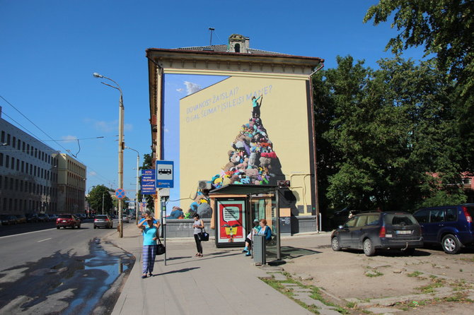 Asmeninio albumo nuotr./Brolių Gataveckų piešinys „Nebereikia žaislų, reikia šeimos“