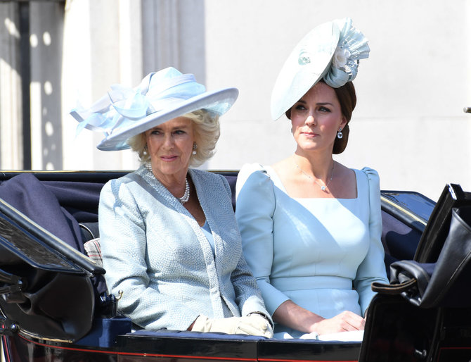„Scanpix“ nuotr./Dieną prieš Kembridžo hercogienė Catherine dalyvavo karalienės gimtadieniui skirtame parade