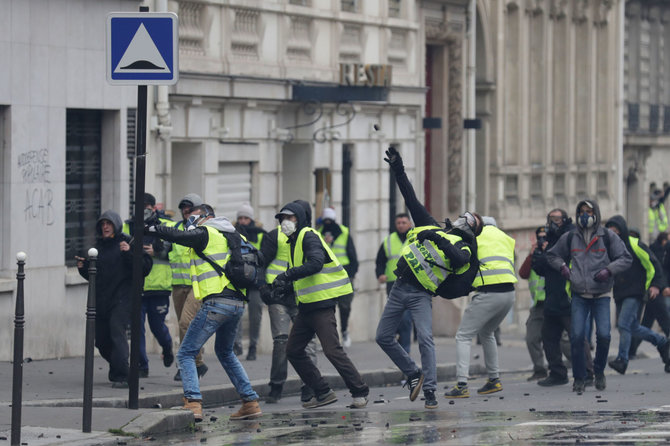 AFP/„Scanpix“ nuotr./Šeštadienio protestai Prancūzijoje