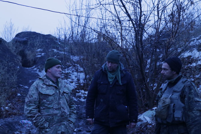 Jono Ohmano nuotr./Jonas Ohmanas su Ukrainos kariais fronto linijoje