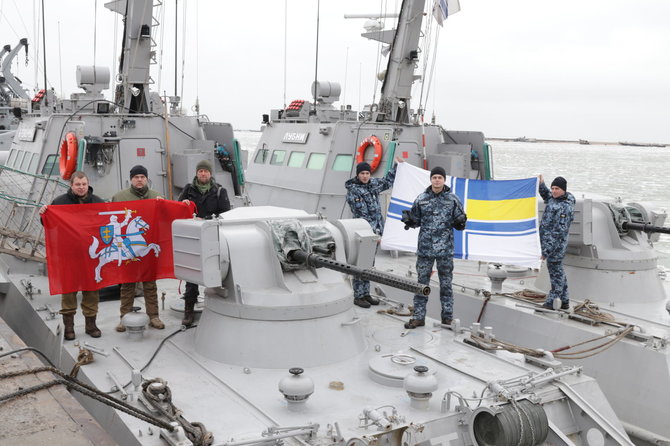 Jono Ohmano nuotr./Jonas Ohmanas su Ukrainos karinio jūrų laivyno kariais