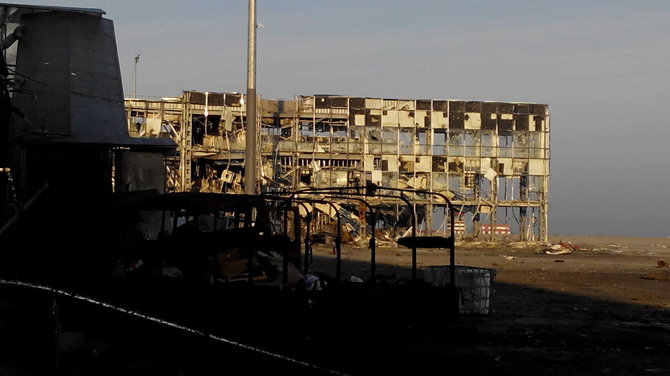 Slyvos nuotr./Donecko oro uosto terminalas beveik visiškai sugriautas.
