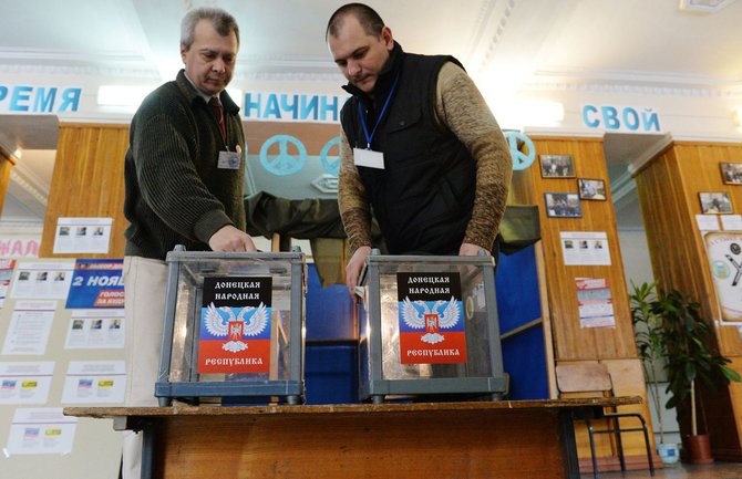 „Scanpix“RIA Novosti nuotr./Teroristų užgrobtame Donbase sekmadienį prasidėjo renginys, kurį jie vadina „rinkimais“.