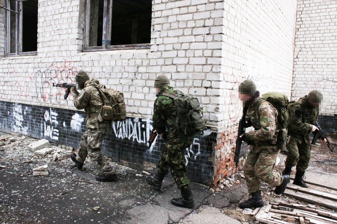 Dovydo Pancerovo nuotr./Lietuvis instruktorius Pribaltas veda karinius mokymus Ukrainos kariams