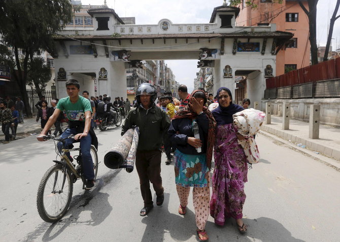 „Reuters“/„Scanpix“ nuotr./Nepalas po galingo žemės drebėjimo