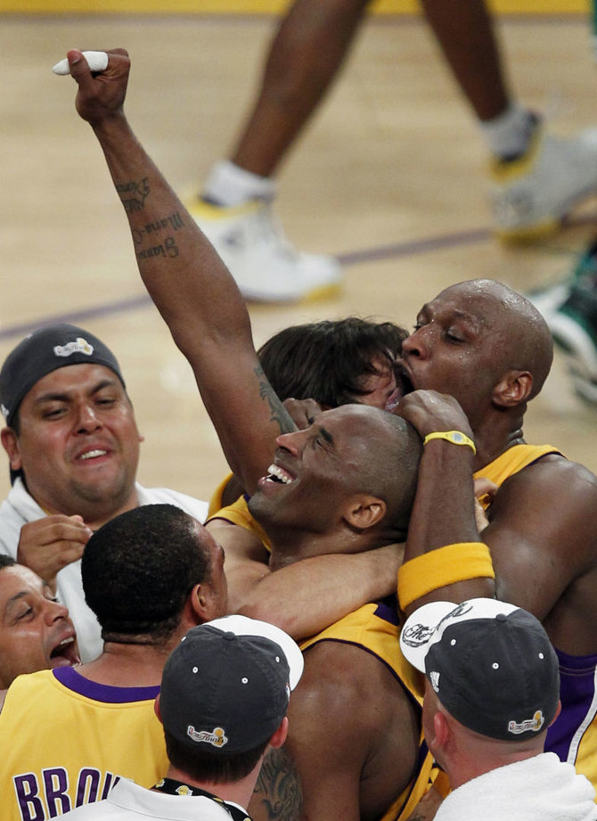 „Reuters“/„Scanpix“ nuotr./Kobe Bryantas po lemiamų rungtynių 2010 metų NBA finale