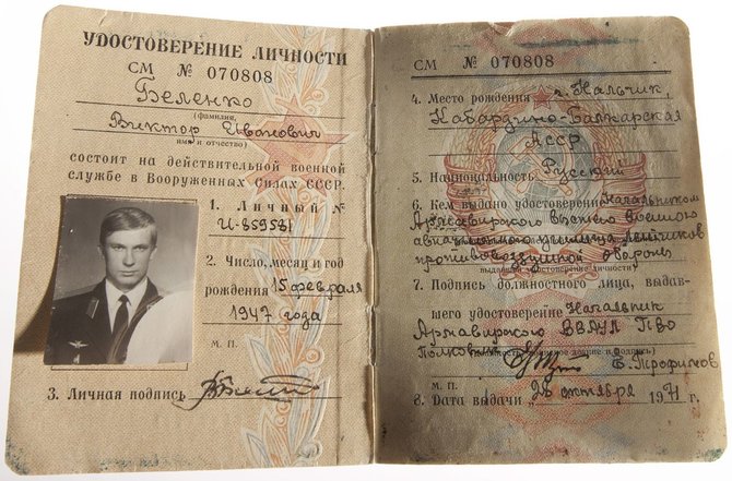 „Wikipedia“ nuotr./Sovietų piloto Viktoro Belenko dokumentai