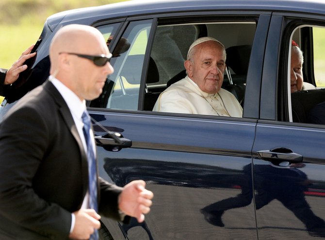 AFP/„Scanpix“ nuotr./Popiežius Pranciškus aukoja mišias Lenkijoje