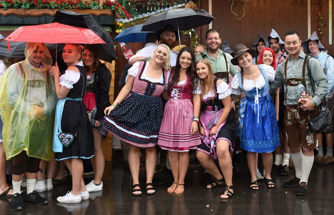 AFP/„Scanpix“ nuotr./Miunchene prasidėjo kasmetinis alaus festivalis „Oktoberfest“