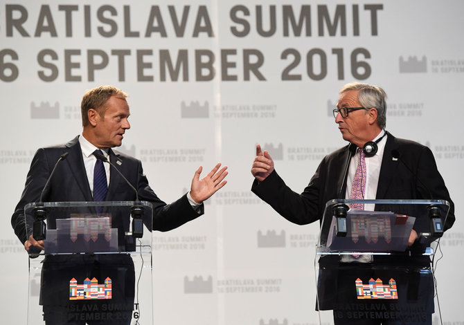 „Reuters“/„Scanpix“ nuotr./Donaldas Tuskas ir Jeanas Claude'as Junckeris