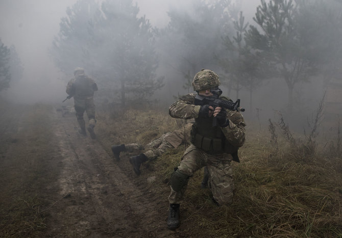 „Scanpix“/AP nuotr./Lietuvoje gynybai ruošiasi ir civiliai