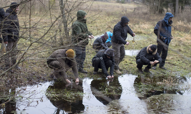 „Scanpix“/AP nuotr./Jauni lietuviai mokosi išgyvenimo karo sąlygomis