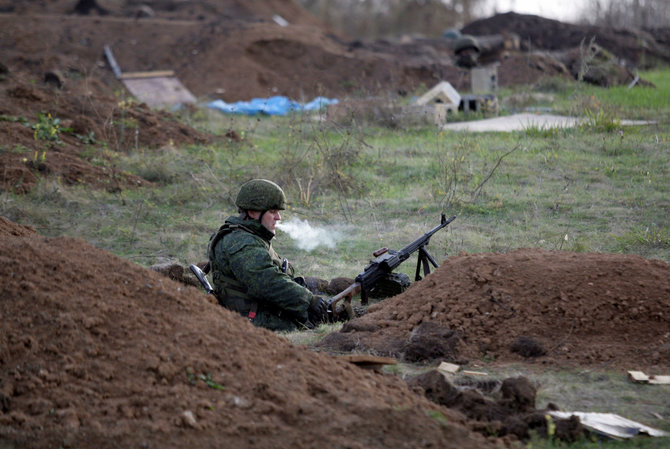 „Reuters“/„Scanpix“ nuotr./Rusijos separatistai prie Petrovskojo, 2016 metų spalis