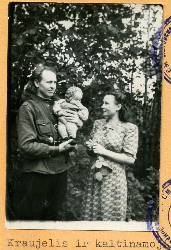 Lietuvos ypatingojo archyvo fondų nuotr./Antano Kraujelio šeima. 1956 m.