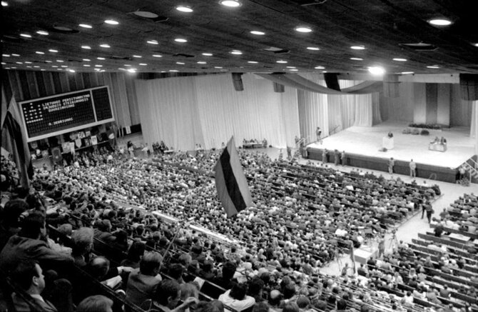 LCVA nuotr./1988 m. spalio 22–23 d. Vilniaus koncertų ir sporto rūmuose vyko Lietuvos persitvarkymo Sąjūdžio steigiamasis suvažiavimas.