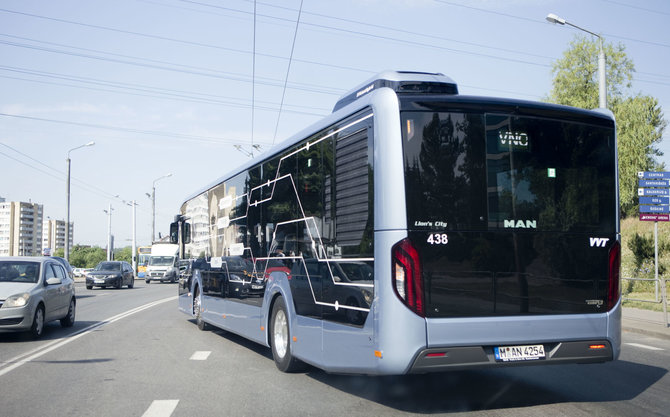 Valdo Kopūsto / 15min nuotr./Vilniuje pristatytas testuojamas „MAN Lion‘s City“ hibridinis autobusas