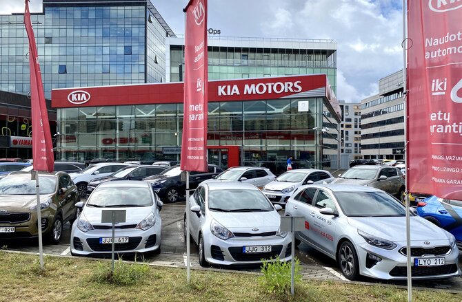 Valdo Kopūsto / 15min nuotr./Kia automobilių salonas Vilniuje
