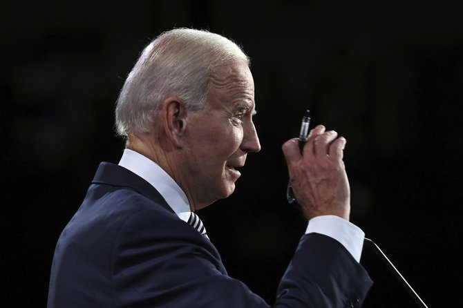 „Scanpix“/AP nuotr./Pirmieji Donaldo Trumpo ir Joe Bideno debatai