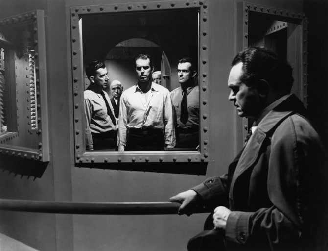 „Pasakos“ nuotr./Film noir etalonu laikoma Billio Wilderio juosta „Dviguba kompensacija“ (Double Indemnity,1944).