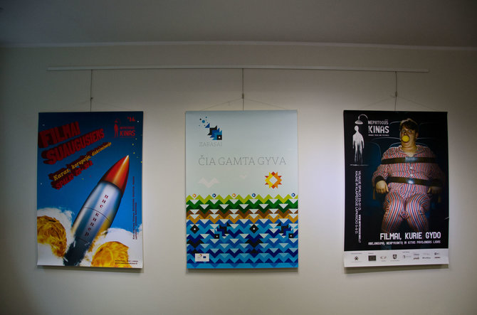 Organizatorių nuotr./Anykščių menų inkubatoriuje menininkas Marius Žalneravičius pristatė plakatų parodą „Nr.2 Magenta“