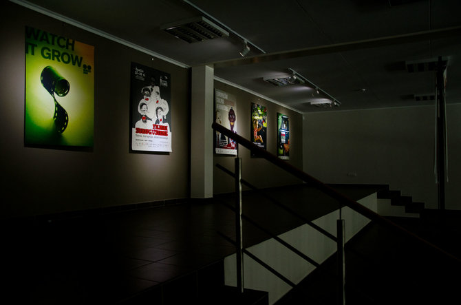 Organizatorių nuotr./Anykščių menų inkubatoriuje menininkas Marius Žalneravičius pristatė plakatų parodą „Nr.2 Magenta“
