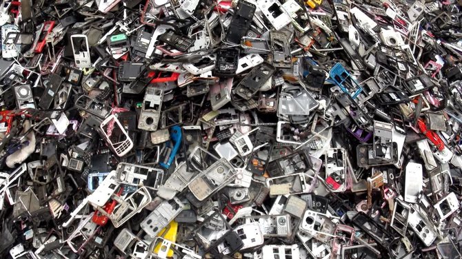 Filmo „Elektroninių atliekų istorija“ stop kadras/Filmo „Elektroninių atliekų istorija“ stop kadras
