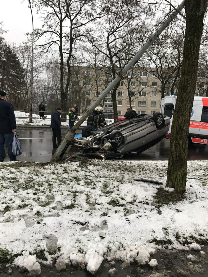15min skaitytojo nuotr./Automobilio avarija Lazdynuose