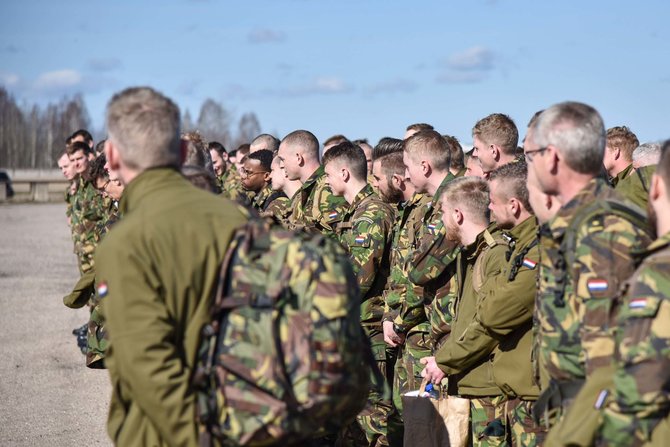 Arno Glazausko nuotr./NATO priešakinių pajėgų batalionas Rukloje pasipildęs olandų kariais,  pradės ruoštis bendroms pratyboms