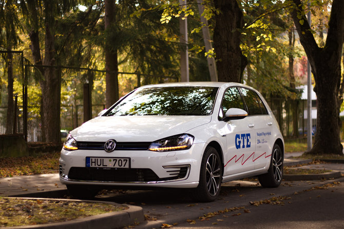 Eimanto Raulinaičio/ER media nuotr./„Volkswagen Golf 7 GTE“